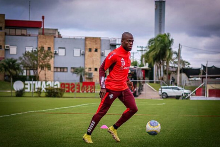 Enner Valencia, Bustos e Alan Patrick retornam ao colorado para partida contra o Rosário Central, valendo vaga nas oitavas da competição