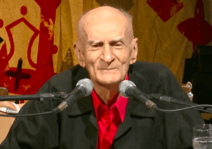 Além disso, o artista recebeu inúmeros prêmios ao longo de sua carreira, incluindo a Medalha de Ouro da Associação Brasileira de Críticos Teatrais (1957) e o Prêmio Nacional de Ficção (1973).