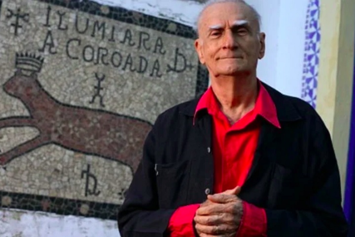 Mesmo 10 anos após sua morte, Ariano Suassuna permanece vivo como um dos maiores representantes da cultura brasileira, um autor que fez questão de defender a importância da cultura popular para a identidade nacional.