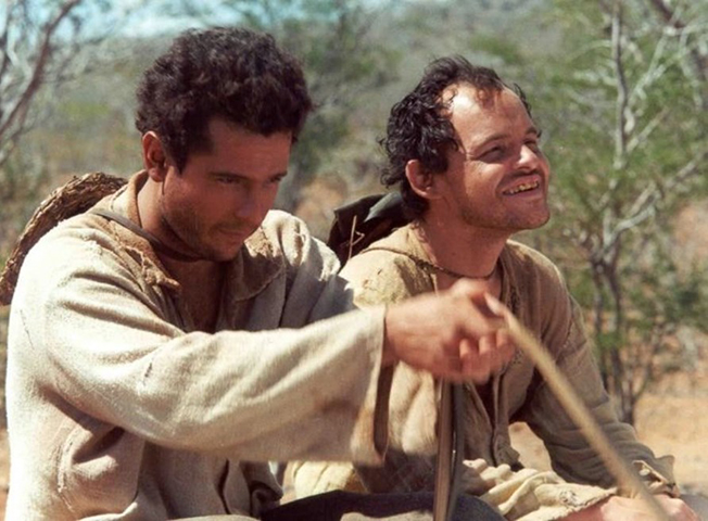 A peça foi um sucesso estrondoso, se tornou um marco na dramaturgia brasileira e deu origem a um dos filmes brasileiros mais admirados de todos os tempos, Auto da Compadecida, lançado em 2000.