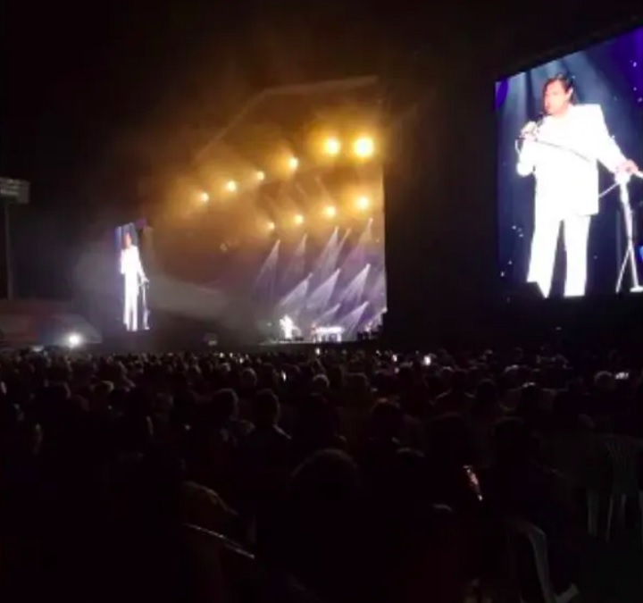 O cantor não se apresentava na cidade havia sete anos e dessa vez levou a turnê Eu Ofereço Flores 2024, que comemora seus 83 anos de vida.