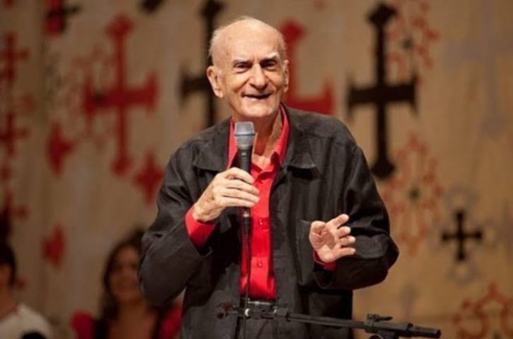 Em sua vida pessoal, Ariano Suassuna foi casado com Zélia de Andrade Lima, com quem teve seis filhos.