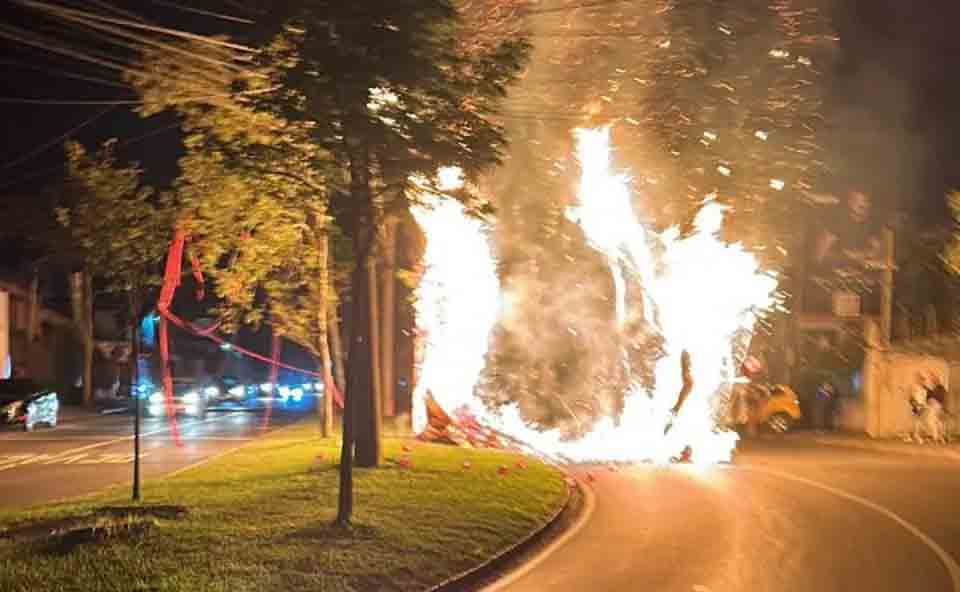 Em maio de 2023, um balão provocou incêndio em frente ao Hospital da Polícia Militar, no Jardim Botânico, em Curitiba. Por pouco, não atingiu a unidade de saúde. Bombeiros correram para apagar as chamas. 