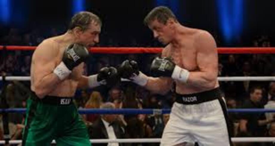 Em 2014, Stallone e De Niro contracenaram em Ajuste de Contas. No filme, eles vivem dois boxeadores aposentados que se enfrentam. O duelo fictício não tem relação com os personagens icônicos do pugilismo que eles viveram na carreira, Rocky Balboa e Jake LaMotta (Touro Indomável), respectivamente. 