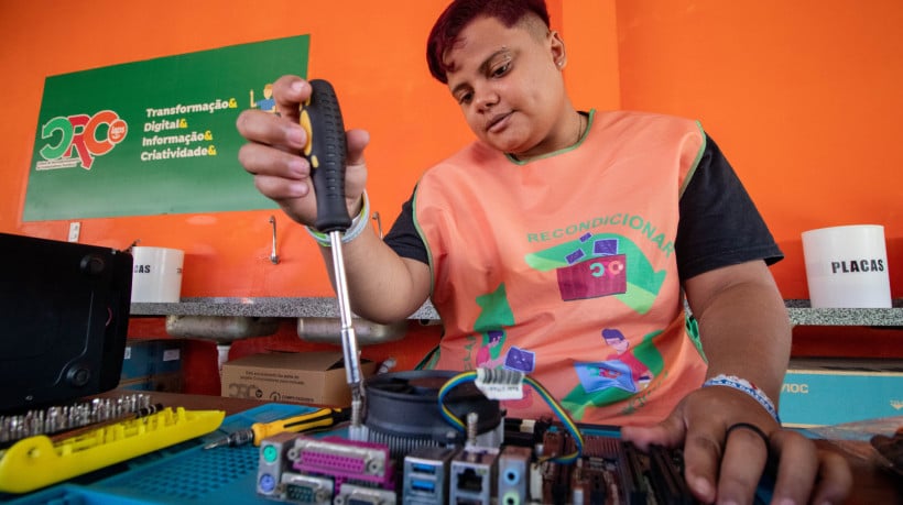 Computadores doados s&atilde;o recondicionados por alunos dos cursos de capacita&ccedil;&atilde;o do prjoeto