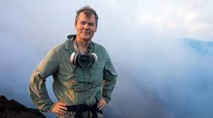 O produtor Huw Cordey contou à revista Forbes que “a ideia original era fazer uma filmagem subaquática com os tubarões-tigre esperando nas águas rasas de Laysan. Mas a equipe entrou em barcos infláveis e dois tubarões atacaram”.