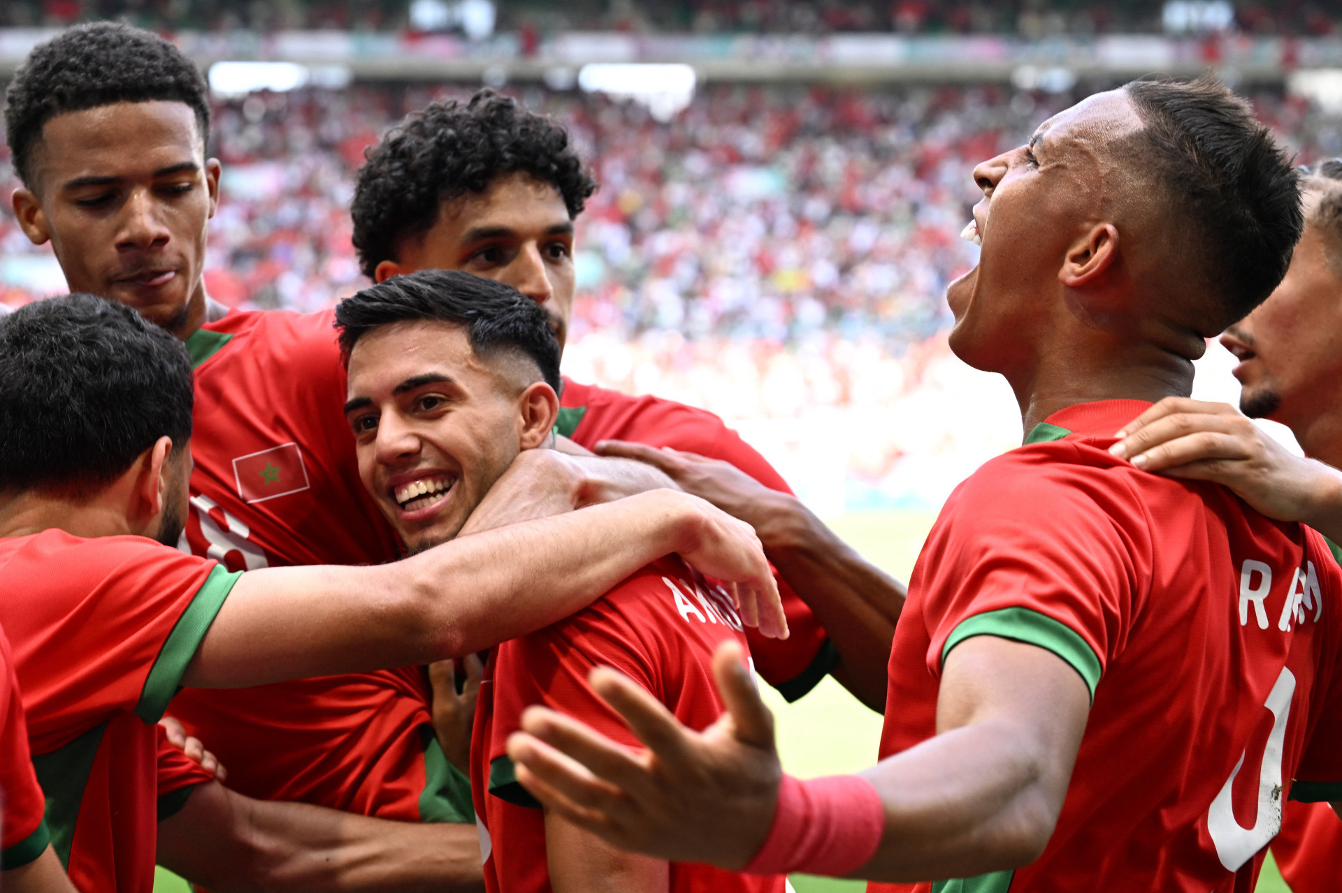 Invasão, suspensão de 1h30min e gol anulado Marrocos vence Argentina
