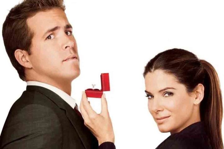 No filme A Proposta (2009), Bullock interpreta Margaret Tate, uma editora de livros poderosa que força seu assistente (Ryan Reynolds) a um noivado falso para evitar a deportação para o Canadá.