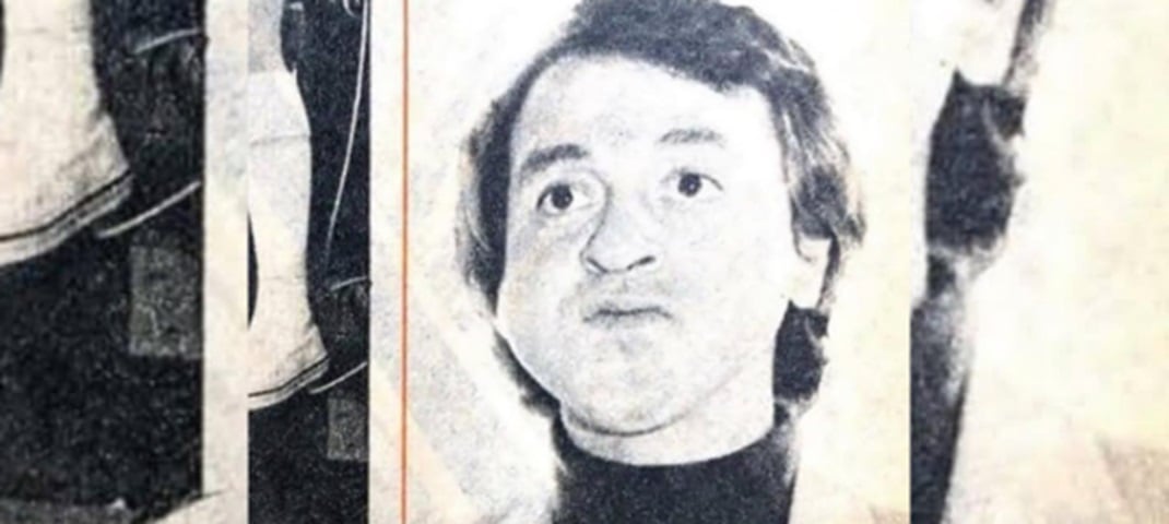 Ao conciliar a carreira de ator e fotógrafo, Carlos Villagrán foi visto no teatro por Roberto Bolaños - ator, roteirista e diretor de Chaves. 