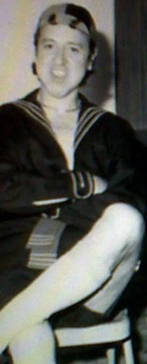 Mas, antes de começar a interpretar o Quico, Carlos Villagrán fez sucesso como o boneco de ventríloquo Pirolo, no programa El Club de los Millonarios.