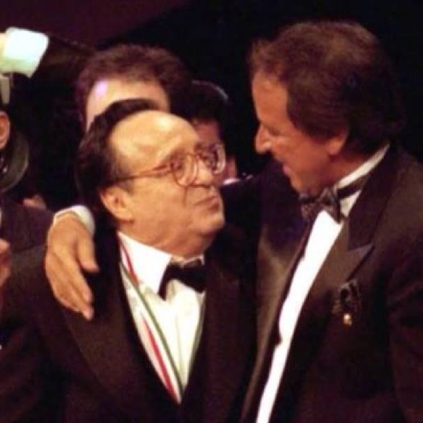 Mas Carlos Villagrán conquistou Roberto Bolaños em uma festa na casa de Rubén Aguirre (Professor Girafales). 