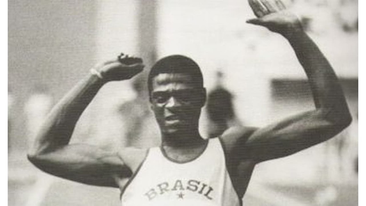 Toronto-1976 e Moscou-1980: João Carlos de Oliveira, o João do Pulo, foi o porta-bandeira em duas edições seguidas. Em ambas, ele levou a medalha de bronze no salto triplo.