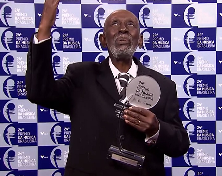 Pelo seu trabalho artístico, Nelson Sargento recebeu inúmeros prêmios e homenagens, incluindo a Medalha Pedro Ernesto e a Ordem do Mérito Cultural. 