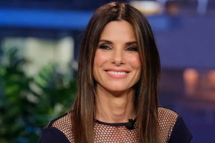 Certa vez, a atriz contou em entrevista à revista InStyle que foi assediada na adolescência, aos 16 anos. Ela chegou a doar US$ 500 mil para a Time's Up, campanha que luta contra o assédio sexual em Hollywood.