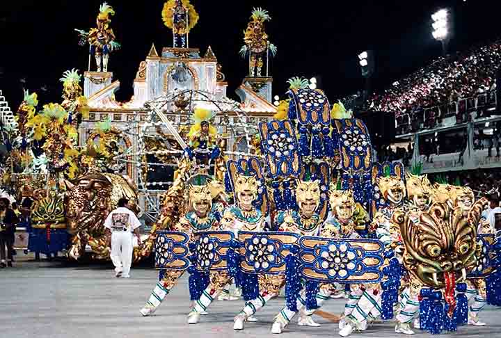 Em 2000, mais um bicampeonato, agora com o enredo Quem descobriu o Brasil, foi seu Cabral, no dia 22 de abril, dois meses depois do carnaval. Naquele ano, todas as escolas desenvolveram temas sobre os 500 anos do descobrimento do Brasil. 