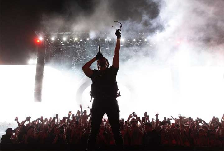 Abel Tesfaye, mais conhecido como The Weeknd, é um cantor, compositor e produtor musical, nascido em Toronto, Canadá. 