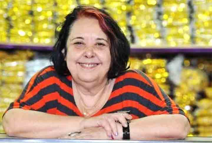 Logo depois, desenhou figurinos para a Beija-Flor e trabalhou na Portela. Também demonstrou seu talento em dupla com Lícia Lacerda, na criação de figurinos e alegorias para enredos desenvolvidos por Hiram Araújo.