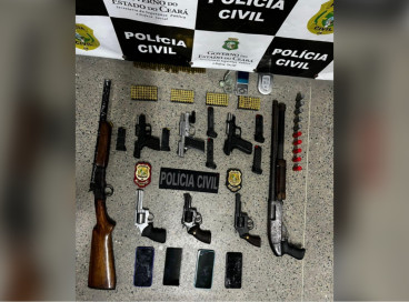 Armas, munições, celulares e motos foram apreendidos na operação que resultou também em nove prisões em Itarema 