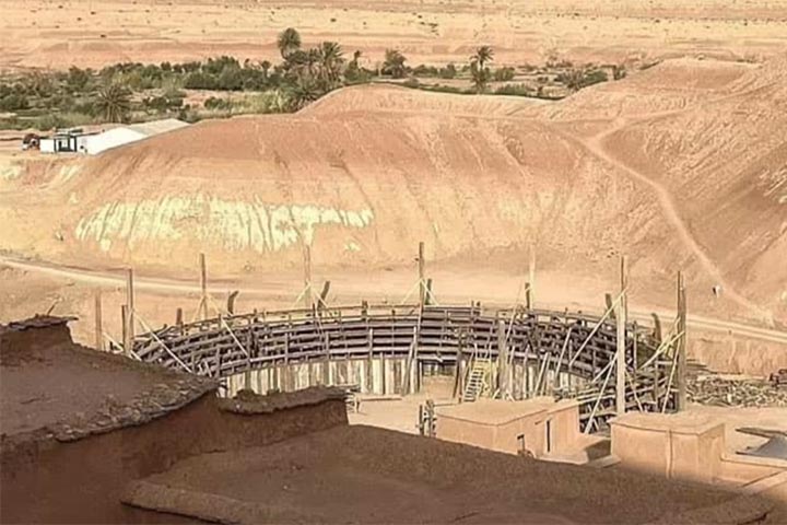 A arte do filme Gladiador 2 foi estampada durante a CinemaCon 2024, evento de cultura pop em Las Vegas, nos Estados Unidos,  acompanhada de uma frase clássica presente no filme original: “O que fazemos na vida, ecoa na eternidade”. 
