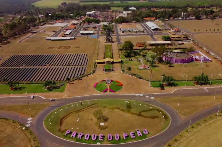 Além disso, a cidade conta com diversas praças, parques e áreas verdes que proporcionam lazer e bem-estar aos seus moradores e visitantes.