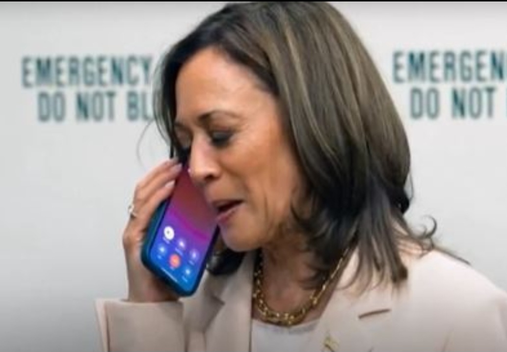 Em vídeo divulgado em 26/7,  Kamala Harris aparece ao telefone recebendo elogios. A ex-primeira-dama Michelle Obama chama Kamala de minha garota.