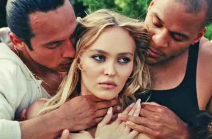 Ele já entrou em polêmica por conta da série The Idol, ao lado de Lily-Rose Depp, filha de Johnny Depp. As cenas de sexo foram duramente criticadas nas redes sociais. 