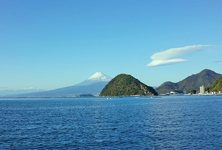 Foram contadas todas as áreas naturais de terra com uma circunferência de pelo menos 100 metros. O que antes parecia um só trecho de terra se transformou em vários. Ou seja, cresceu o número de ilhotas no país.