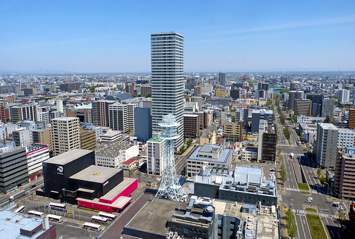 Ilha de Hokkaido - Com 83.423 km², é a segunda maior ilha do Japão e a mais ao norte. Separa-se de Honshu pelo Estreito de Tsugaru. Tem 5 vulcões ainda ativos e concentra florestas muito bem preservadas que são parques nacionais. 