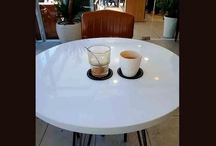 Os donos da cafeteria, Ho Thi Thanh Huong e Tran Nguyen Huu Phong, afirmam ter criado o café com sal em 2010, e defendem a qualidade da mistura, que muitos imaginavam impossível de agradar ao paladar.  