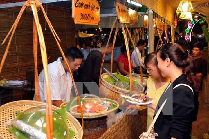As curiosidades da gastronomia vietnamita - que tem influência das cozinhas francesa, chinesa e tailandesa, e é considerada uma das mais saudáveis do mundo - é um dos atrativos de um país que vem recebendo levas de turistas após longa história de guerra. Conheça agora um pouco da história do Vietnã. 
