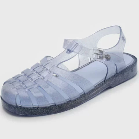 Outro sucesso entre as meninas era a série de sandálias Melissa. havia diversos modelos, sempre feitas de material plástico, com cores variadas.  