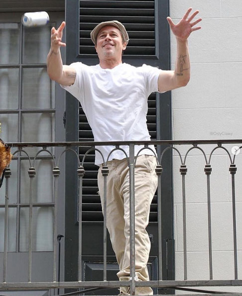 A imagem de Brad Pitt há muitos anos é ligada à beleza. Em 1995, por exemplo, a revista Empire colocou o ator em 23.º lugar na lista das 100 Estrelas de Cinema Mais Sensuais de Sempre. Em 2004 e 2007, ele foi nomeado novamente, com posições até mais acima: 15º e 7º. 