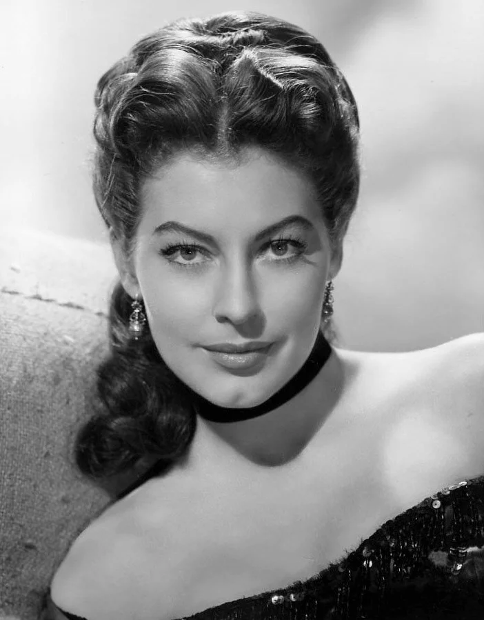 Ava Gardner (1922-1990): Nascida em Grabtown, Carolina do Norte, ela se tornaria uma das mais belas e badaladas atrizes da Era de Ouro de Hollywood. Atuou em vários filmes de alto nível das décadas de 1940 a 1970.