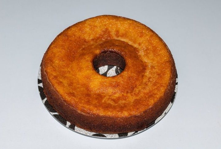 Bolo de fubá: um bolo feito com fubá, leite, açúcar e outros ingredientes. É muito tradicional nos ‘cafés da tarde’ dos mineiros.