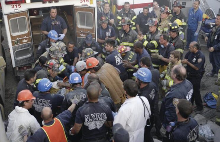 Muitas das pessoas que morreram na tragédia do World Trade Center eram bombeiros que tentavam socorrer as vítimas. E isso foi retratado pelo cinema. 