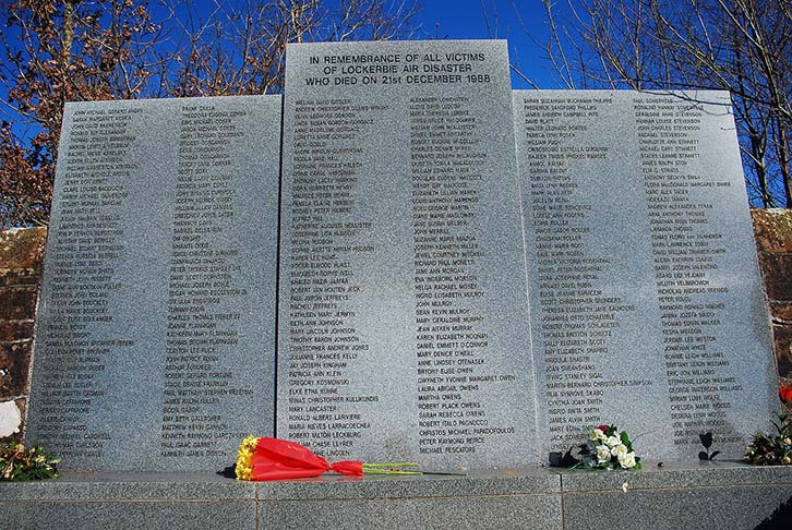 Porém, em 2020, um terceiro líbio foi condenado pela fabricação do explosivo que causou a tragédia em Lockerbie. Um memorial com os nomes das 270 pessoas que morreram, de 21 nacionalidades, foi erguido na cidade escocesa para manter viva a lembrança das vítimas.