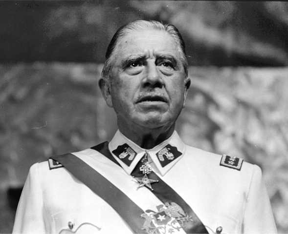 Augusto Pinochet (1915-2006): Assumiu a presidência do Chile com um golpe de estado, em 1973, e conduziu com mão de ferro a política do país, ordenando perseguições, torturas e assassinatos, e agravando a pobreza. 