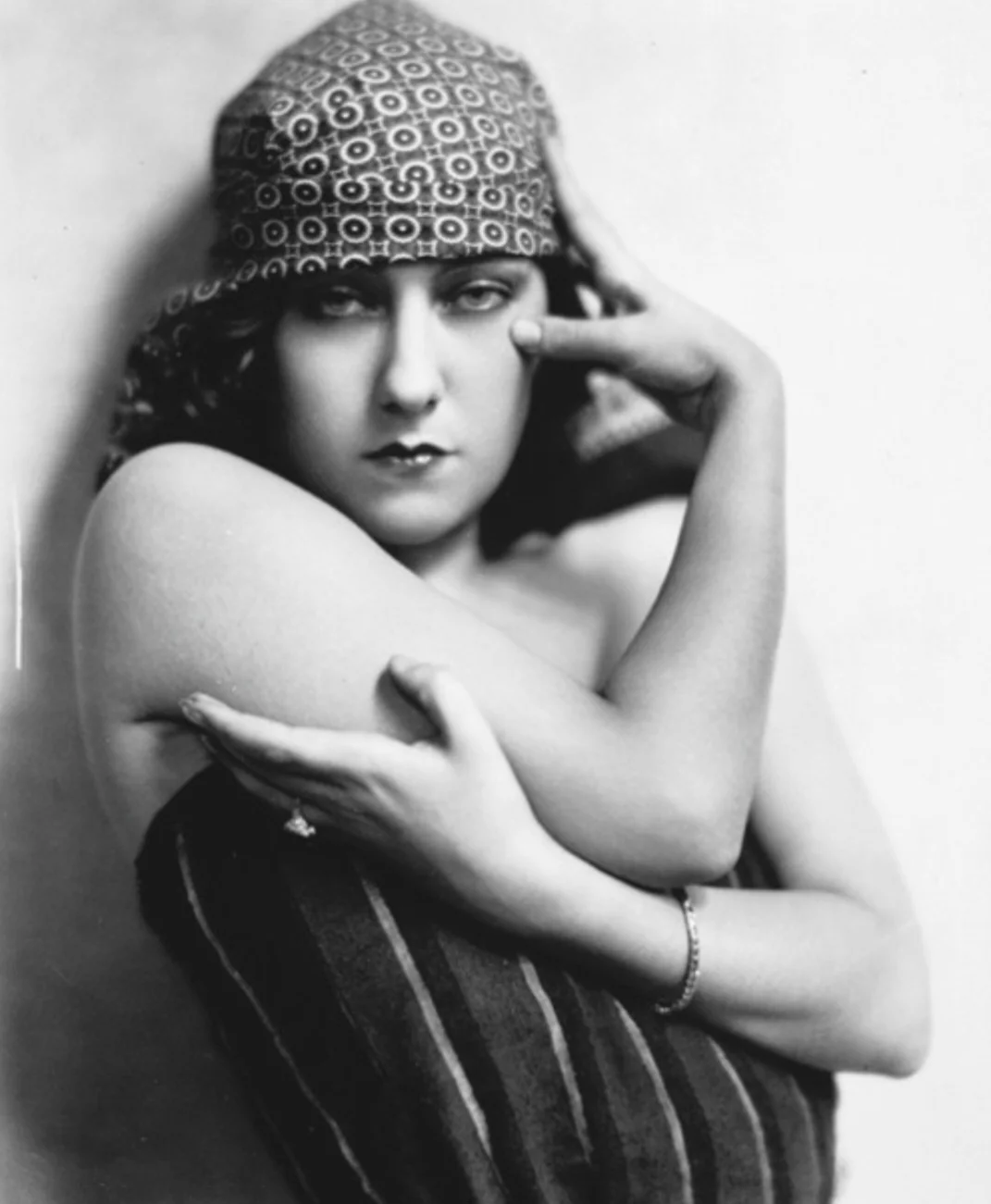 Gloria Swanson (1899-1983): Foi um dos grandes ícones da Era de Ouro de Hollywood. Seu grande papel da vida foi Norma Desmond, em Crepúsculo dos Deuses, de Billy Wilder, pelo qual ganhou o Globo de Ouro de Melhor Atriz em 1952.