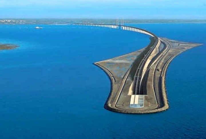 Conheça nas próximas imagens alguns dos Túneis Subaquáticos do mundo, que procuram desafogar o trânsito e trazer alternativas para a aproximação de duas cidades ou países. 