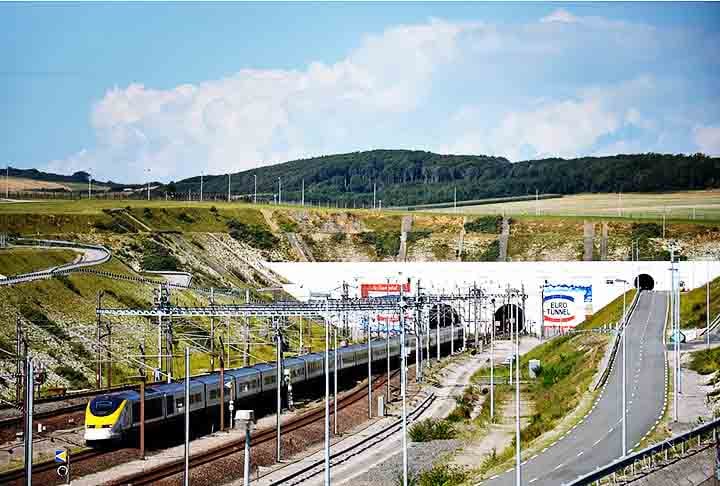 O acordo para a construção do Eurotúnel foi costurado pela então primeira-ministra britânica Margaret Thatcher e o então presidente da França, François Mitterrand.