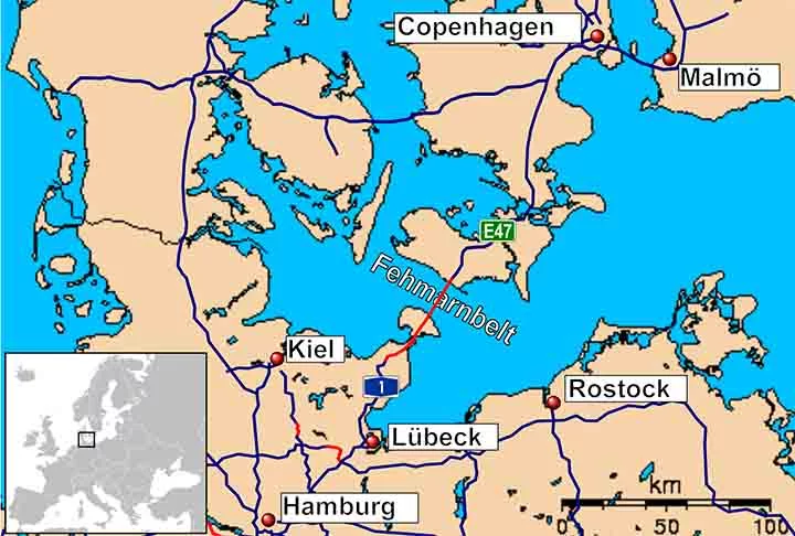 A ligação marítima entre as duas ilhas é efetuada pela Scandlines, através dos portos de Puttgarden e de Rødby. Prevê-se que a partir 2029 a ilha dinamarquesa de Lolland e a ilha alemã de Fehmarn serão conectadas diretamente.