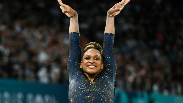 Rebeca Andrade brilhou no salto com nota de 15.100, na final por equipes da ginástica artística em Paris