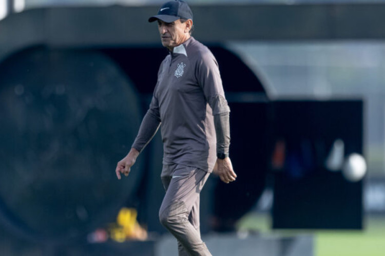 Jogadores que atuaram na derrota para o Atlético, no domingo (28), fizeram apenas atividade de regeneração antes de jogo da Copa do Brasil