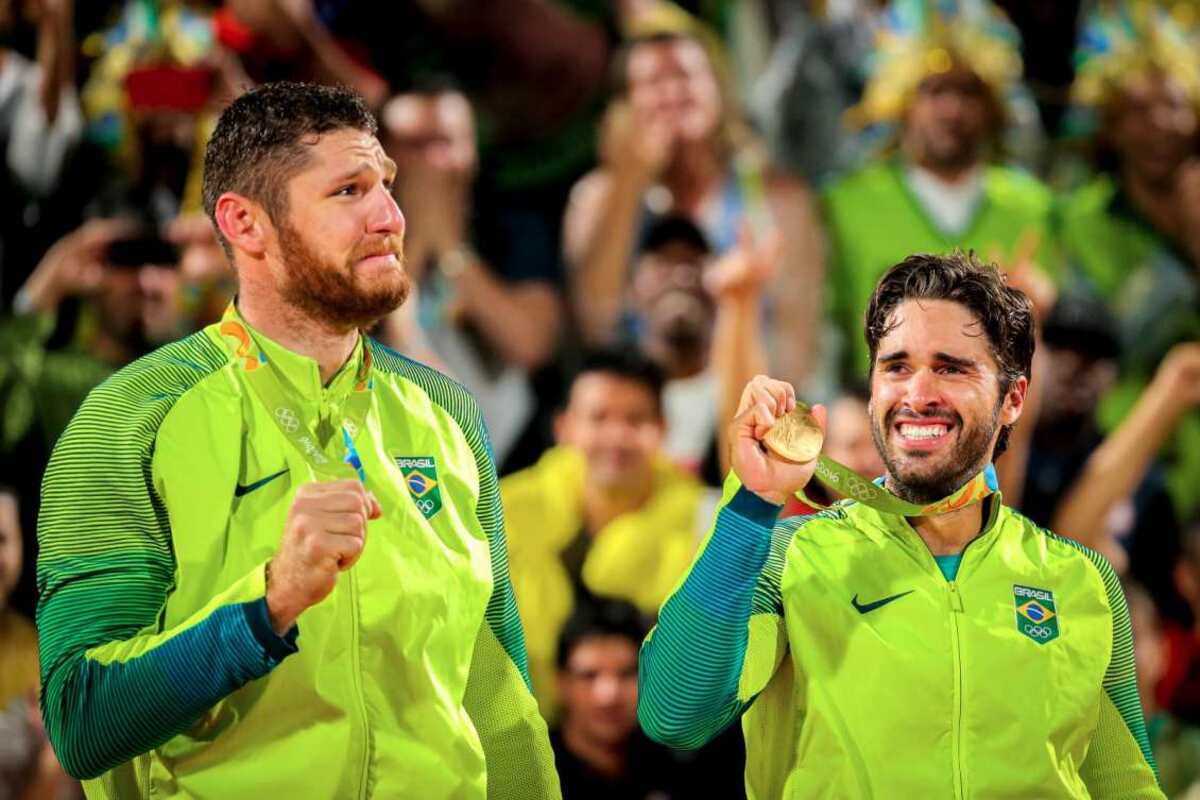 Bruno Schmidt e Alison Cerutti - Segunda dupla masculina do Brasil a conquistar o ouro olímpico no vôlei de praia. A façanha aconteceu no Rio de Janeiro, em 2016. 