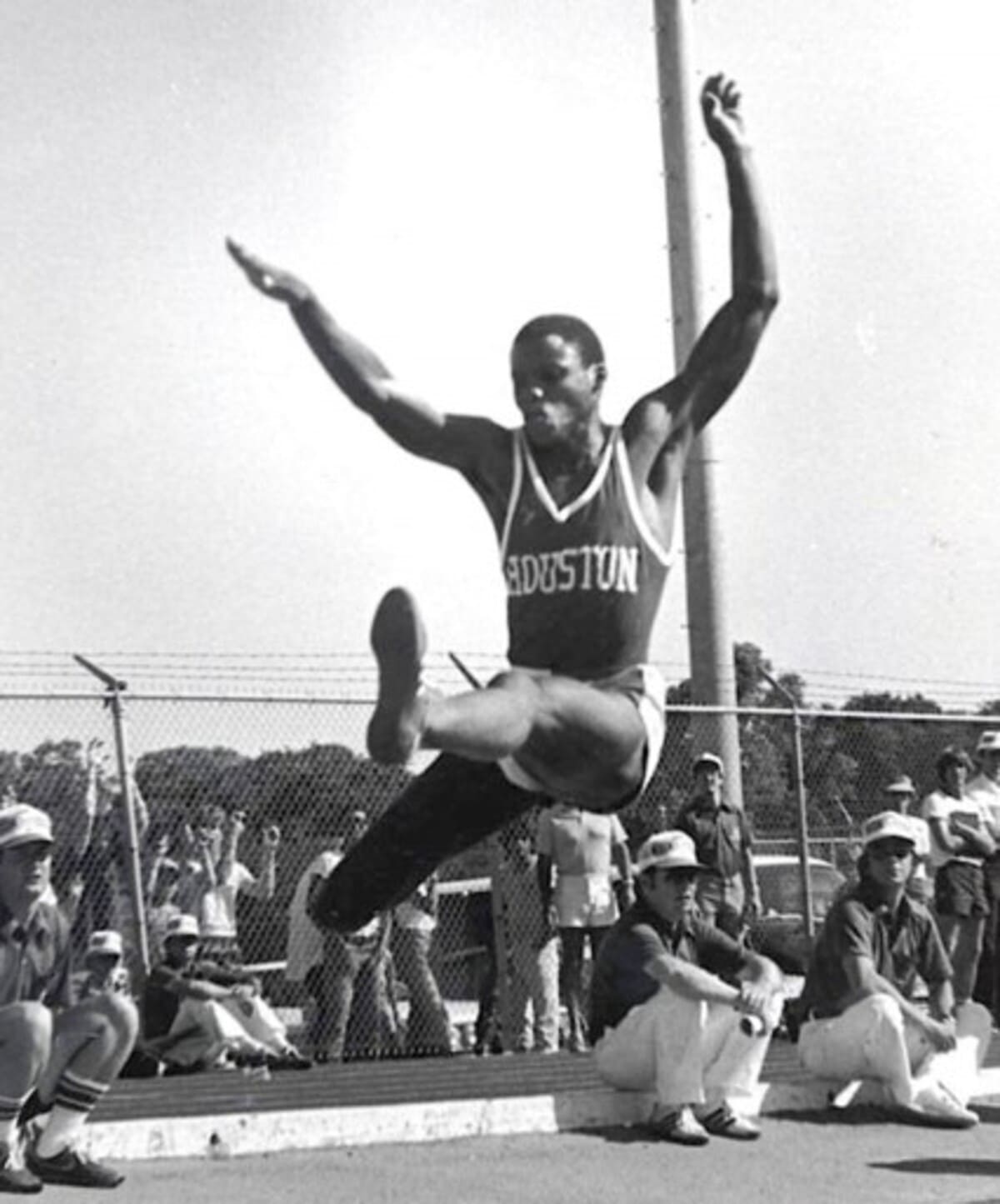 5º lugar: Carl Lewis - O norte-americano conquistou dez medalhas olímpicas, sendo que nove delas foram de ouro (o que o coloca à frente, pelos critérios do COI).