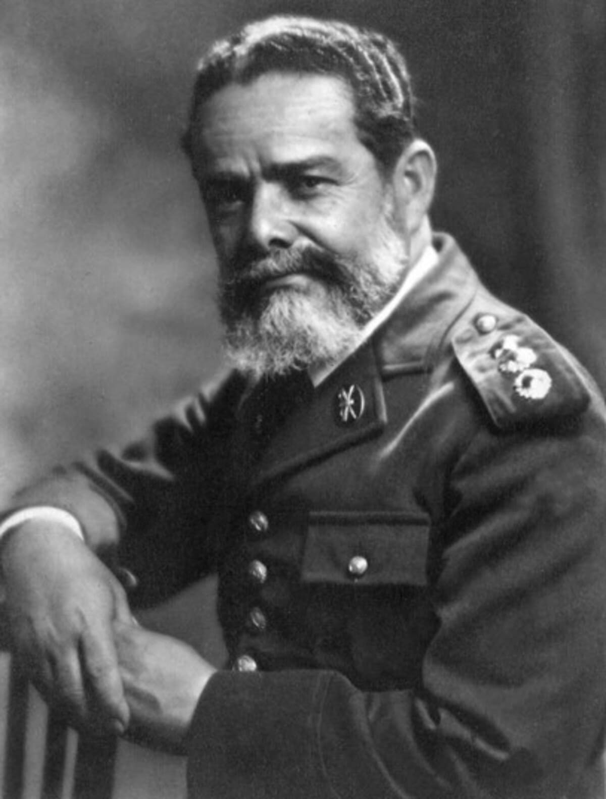 Guilherme Paraense - O atleta do tiro esportivo foi o primeiro medalhista de ouro do Brasil na história olímpica. A conquista foi na prova de pistola rápida nos Jogos de Antuérpia-1920, na Bélgica.