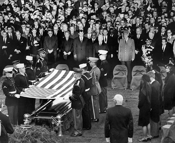 Em 10º lugar na lista, vem o funeral do presidente americano John Kennedy, assassinado no Texas, foi visto por 180 milhões de pessoas, em 25/11/1963. 