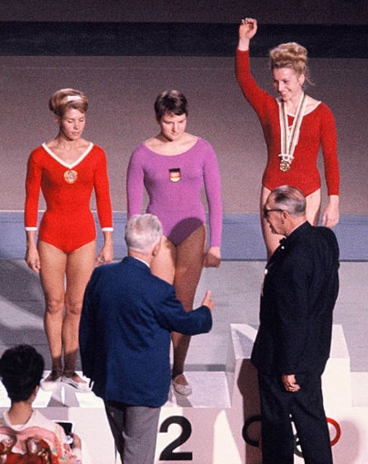 2º lugar: Larissa Latynina - Nascida na Ucrânia, defendeu a antiga União Soviética na ginástica olímpica e conquistou 18 medalhas entre os Jogos de Melbourne, em 1956, e Tóquio, em 1964.