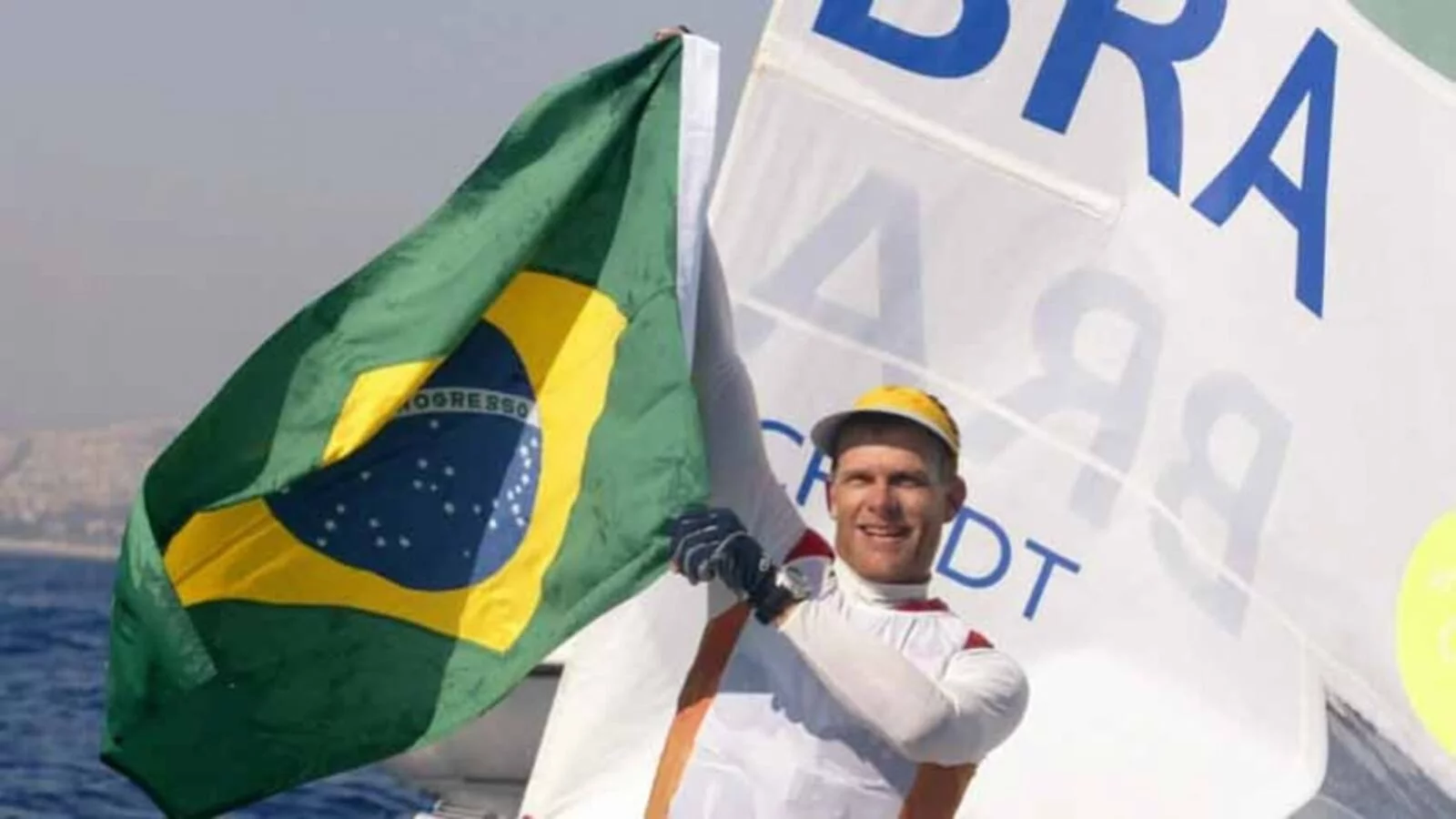 Robert Scheidt - O velejador paulistano é bicampeão olímpico na classe Laser (Atlanta-1996 e Atenas-2004).