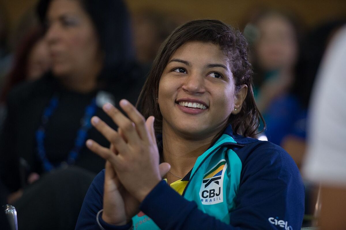 Sarah Menezes - A judoca piauiense foi a primeira mulher a conquistar um ouro para o Brasil nos tatames. O título aconteceu nos Jogos de Londres-2012, pelo peso ligeiro. 